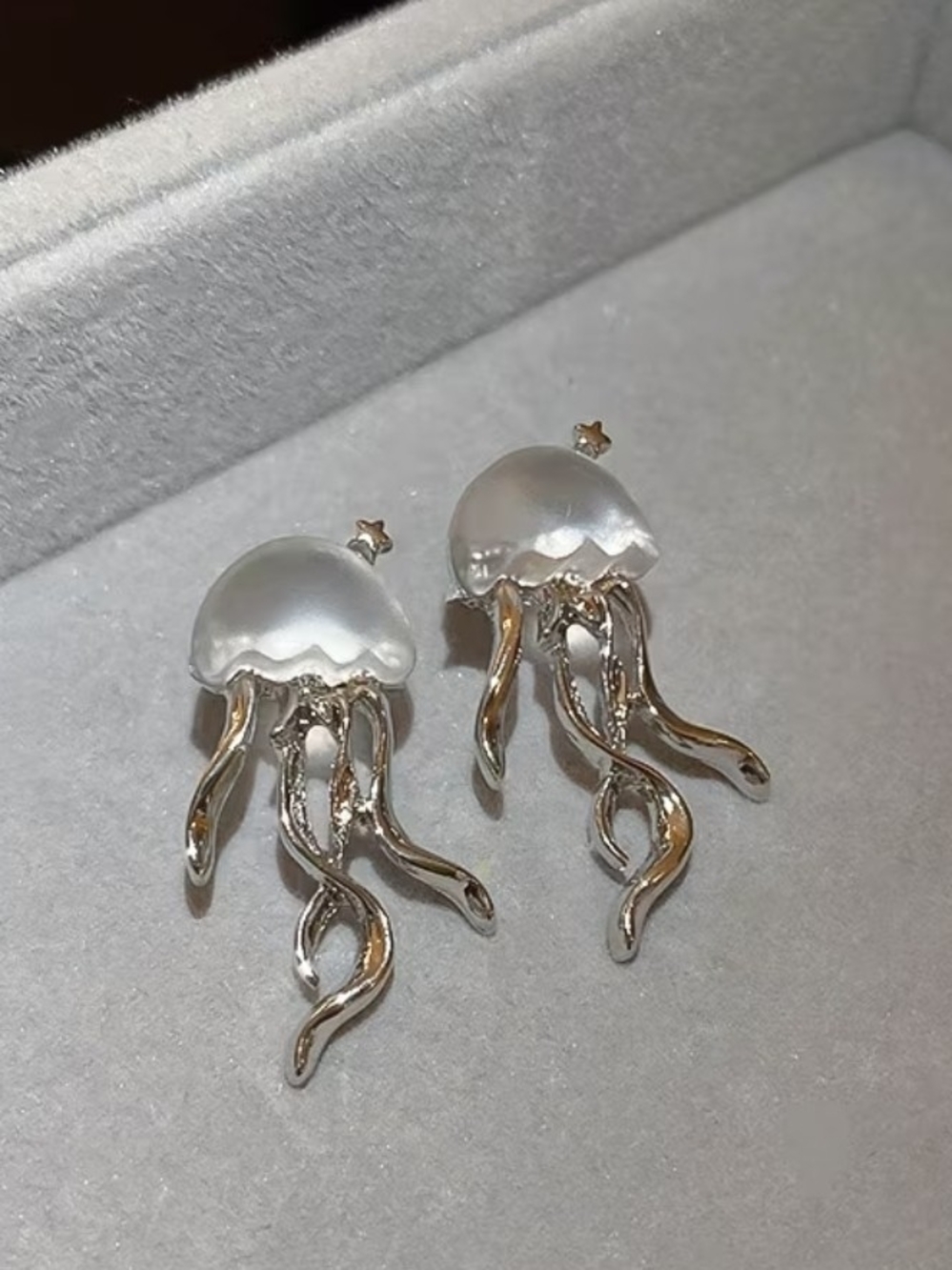 $8 Each Or Bundle 5/$20 Elegant Jellyfish Silver & Clear Stud Earrings